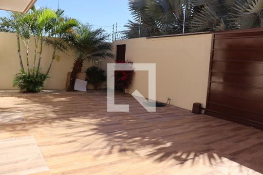 Casa à venda com 3 quartos, 105m² em Parque Amazonia, Goiânia