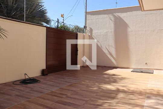 Casa à venda com 3 quartos, 105m² em Parque Amazonia, Goiânia