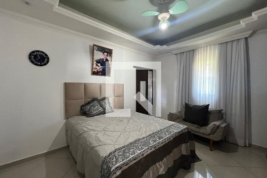 Quarto Suíte 1 de casa à venda com 4 quartos, 400m² em A Definir Em Campo, Contagem