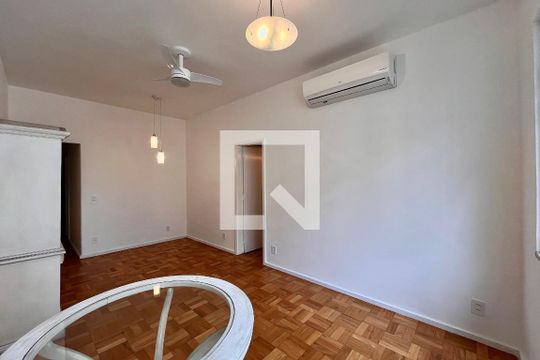 Sala  de apartamento para alugar com 3 quartos, 90m² em Lagoa, Rio de Janeiro