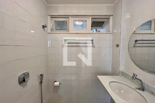 Banheiro da Suíte de apartamento para alugar com 3 quartos, 90m² em Lagoa, Rio de Janeiro