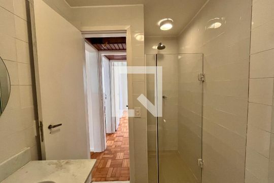 Banheiro da Suíte de apartamento para alugar com 3 quartos, 90m² em Lagoa, Rio de Janeiro