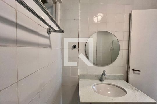 Banheiro da Suíte de apartamento para alugar com 3 quartos, 90m² em Lagoa, Rio de Janeiro