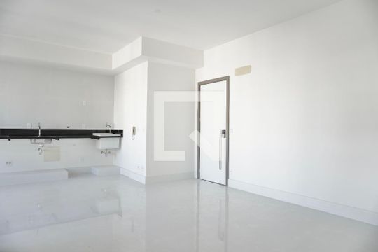 Sala e quarto  de kitnet/studio à venda com 1 quarto, 44m² em Savassi, Belo Horizonte