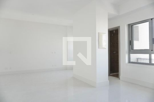 Sala e quarto  de kitnet/studio à venda com 1 quarto, 44m² em Savassi, Belo Horizonte