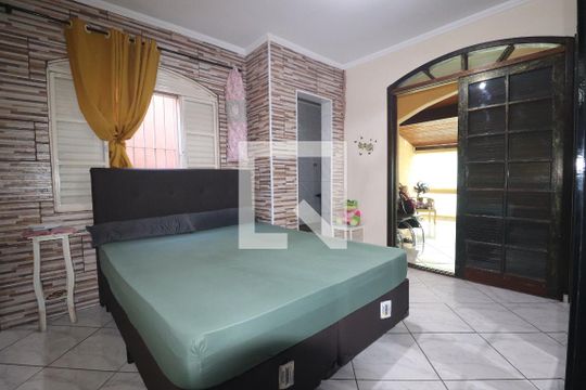 Suíte de casa à venda com 3 quartos, 300m² em Centreville, Santo André
