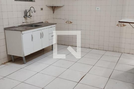 Cozinha de casa à venda com 2 quartos, 183m² em Vila Carmosina, São Paulo