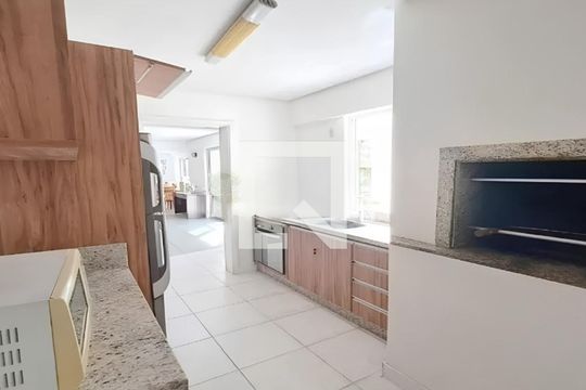 Cozinha de apartamento para alugar com 2 quartos, 70m² em Centro, Florianópolis