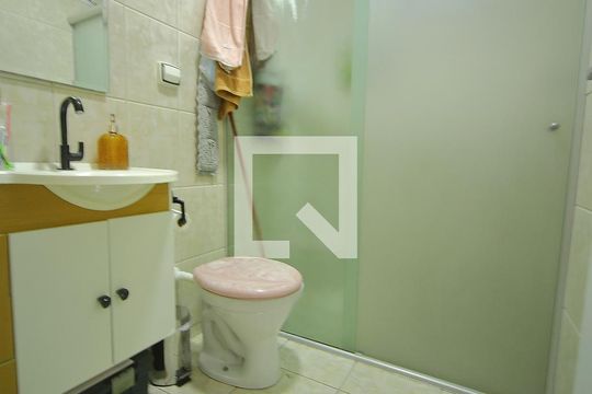 Banheiro  de apartamento à venda com 1 quarto, 44m² em Baeta Neves, São Bernardo do Campo