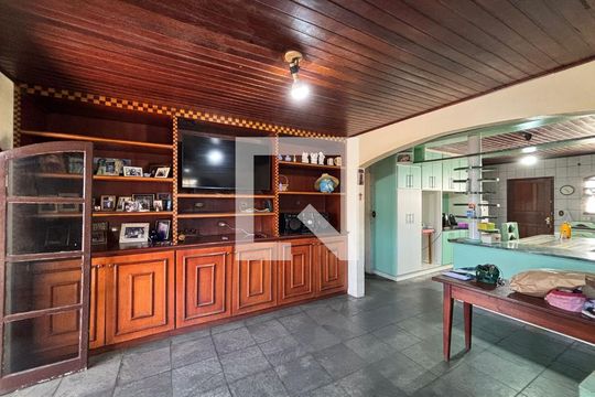 Sala  de casa à venda com 4 quartos, 388m² em Jardim São Luis, Barueri
