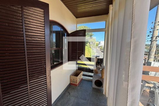 Espaço sala  de casa à venda com 4 quartos, 388m² em Jardim São Luis, Barueri