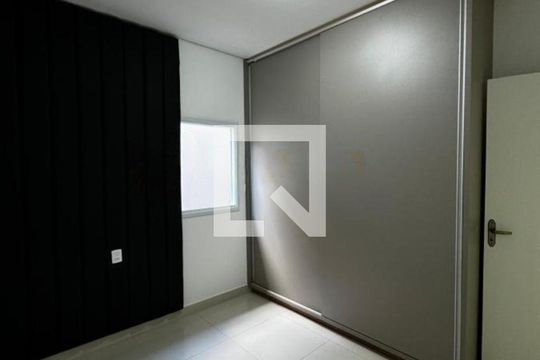 Quarto 2 de casa para alugar com 3 quartos, 230m² em Novo Mundo, Uberlândia