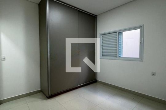 Quarto de casa para alugar com 3 quartos, 230m² em Novo Mundo, Uberlândia