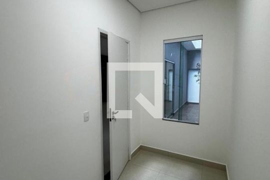 Corredor de casa para alugar com 3 quartos, 230m² em Novo Mundo, Uberlândia