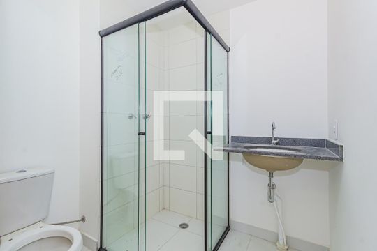Banheiro de kitnet/studio para alugar com 1 quarto, 25m² em Vila Cordeiro, São Paulo