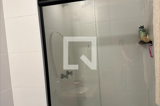 Banheiro de apartamento à venda com 1 quarto, 46m² em Ipiranga, São Paulo