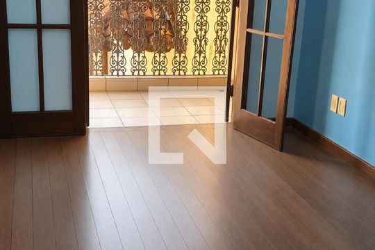 Quarto de casa para alugar com 2 quartos, 120m² em Quintino Bocaiúva, Rio de Janeiro
