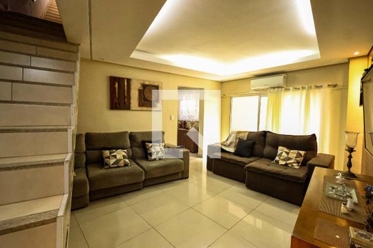 Sala de casa para alugar com 4 quartos, 240m² em Grajaú, Belo Horizonte