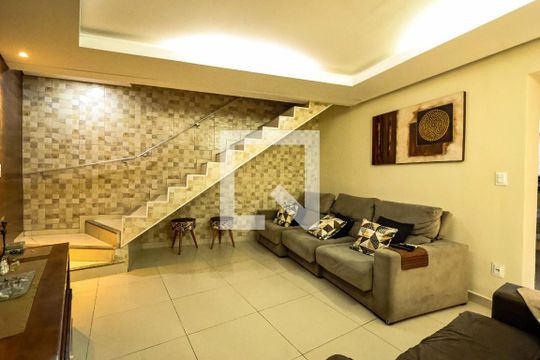 Sala de casa para alugar com 4 quartos, 240m² em Grajaú, Belo Horizonte