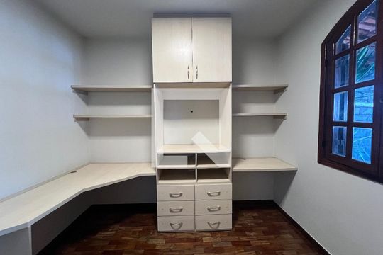 Quarto 1 de casa à venda com 3 quartos, 180m² em Serrano, Belo Horizonte