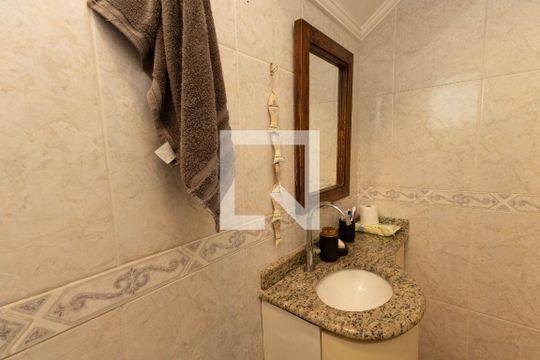 Lavabo de casa de condomínio para alugar com 3 quartos, 200m² em Vila Mazzei, São Paulo