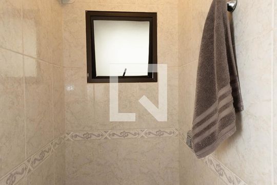 Lavabo de casa de condomínio para alugar com 3 quartos, 200m² em Vila Mazzei, São Paulo
