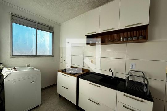 Apartamento para alugar com 2 quartos, 45m² em COHAB B, Gravataí