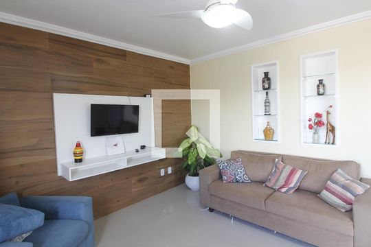 Sala de casa de condomínio para alugar com 4 quartos, 104m² em Ogiva, Cabo Frio