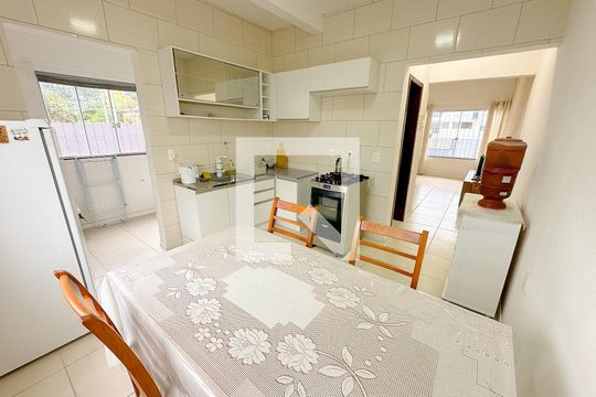 Sala/Cozinha de casa para alugar com 2 quartos, 110m² em Ingleses do Rio Vermelho, Florianópolis
