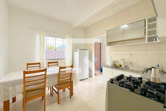 Sala/Cozinha de casa para alugar com 2 quartos, 110m² em Ingleses do Rio Vermelho, Florianópolis