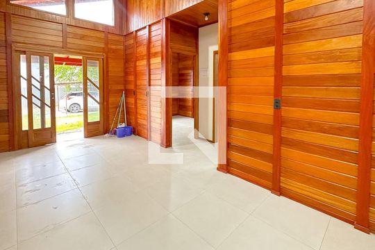 Sala de casa para alugar com 2 quartos, 42m² em Ingleses do Rio Vermelho, Florianópolis