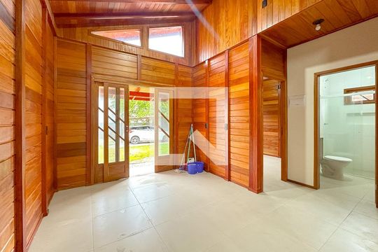 Sala de casa para alugar com 2 quartos, 42m² em Ingleses do Rio Vermelho, Florianópolis