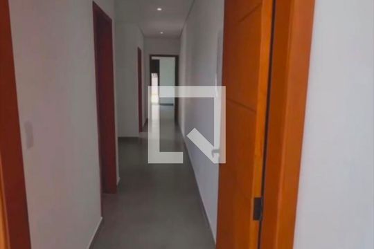 Corredor de casa de condomínio para alugar com 3 quartos, 256m² em Condomínio Santa Adélia, Cotia