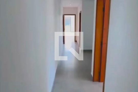 Corredor de casa de condomínio para alugar com 3 quartos, 256m² em Condomínio Santa Adélia, Cotia