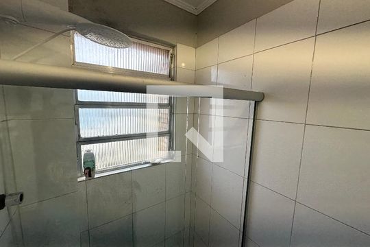 Banheiro de apartamento para alugar com 1 quarto, 40m² em Centro, São Vicente