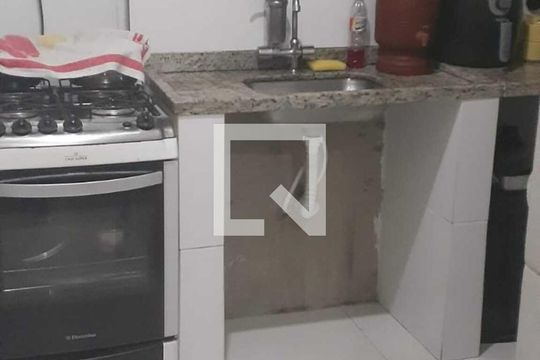 Cozinha de apartamento para alugar com 2 quartos, 75m² em Covanca, São Gonçalo
