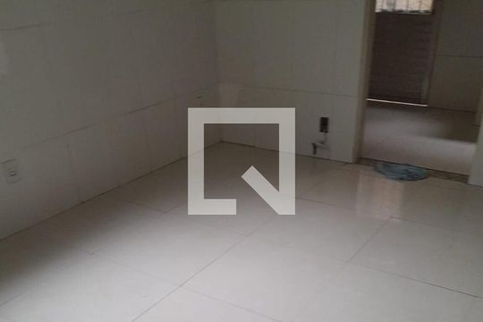 Sala de apartamento para alugar com 2 quartos, 75m² em Covanca, São Gonçalo