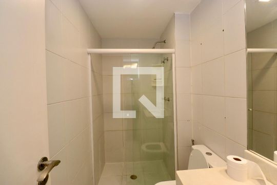 Banheiro de apartamento para alugar com 1 quarto, 54m² em Alphaville I, Salvador