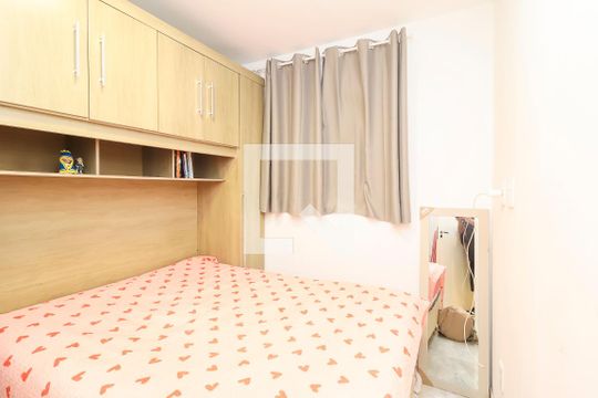 Quarto 1 de apartamento à venda com 2 quartos, 40m² em Itaquera, São Paulo