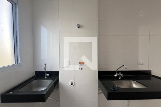 Cozinha e Área de Serviço de apartamento para alugar com 2 quartos, 72m² em Tijuca, Belo Horizonte