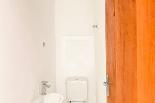 Lavabo  de casa de condomínio para alugar com 2 quartos, 70m² em Vila Ré, São Paulo