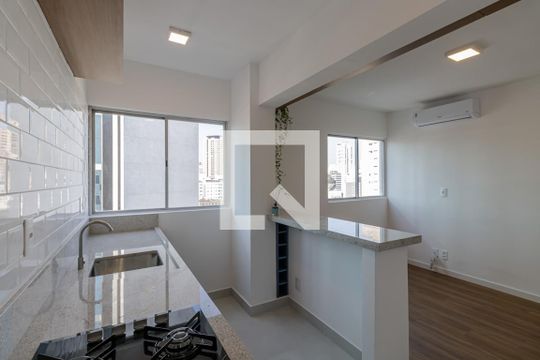 Cozinha de apartamento para alugar com 1 quarto, 30m² em Itaim Bibi, São Paulo