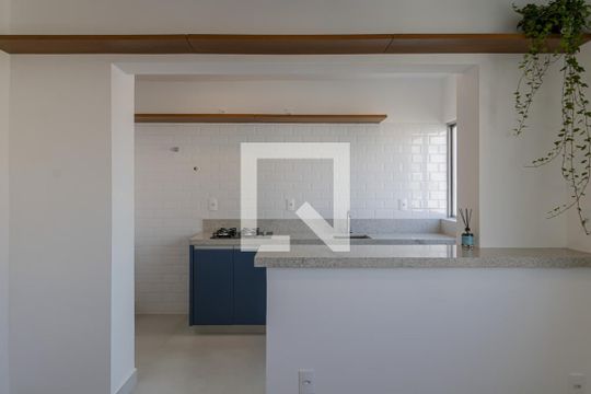 Cozinha de apartamento para alugar com 1 quarto, 30m² em Itaim Bibi, São Paulo