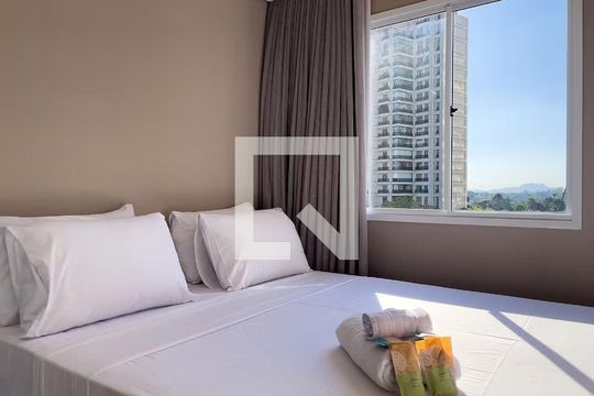 Quarto de apartamento para alugar com 2 quartos, 40m² em Cidade Jardim, São Paulo