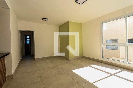 Sala de apartamento à venda com 3 quartos, 110m² em Padre Eustáquio, Belo Horizonte