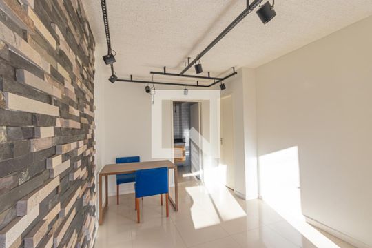 Sala de casa de condomínio para alugar com 2 quartos, 100m² em Igara, Canoas