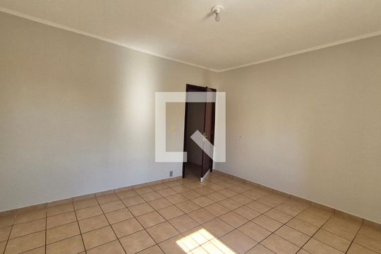 Quarto de casa para alugar com 3 quartos, 217m² em Parque Oratório, Santo André