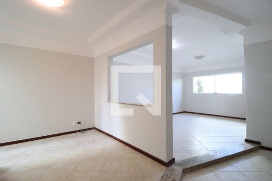 Sala  de casa para alugar com 4 quartos, 200m² em Jardim Karaíba, Uberlândia