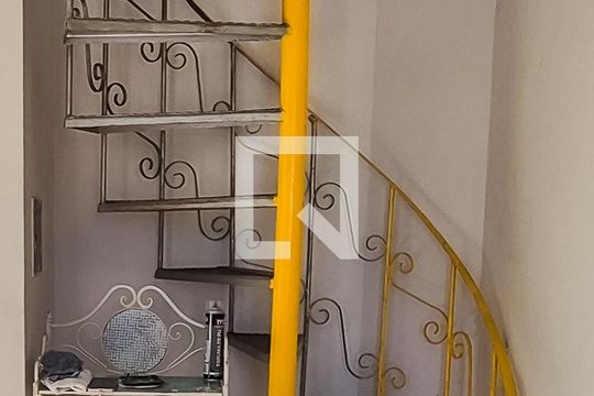 Sala 1° andar de casa à venda com 2 quartos, 179m² em Ramos, Rio de Janeiro