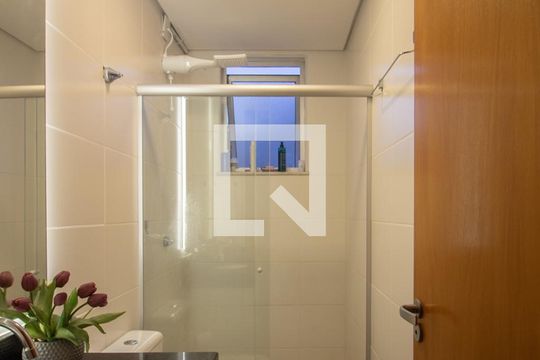 Banheiro da Suíte de apartamento para alugar com 3 quartos, 137m² em Ouro Preto, Belo Horizonte